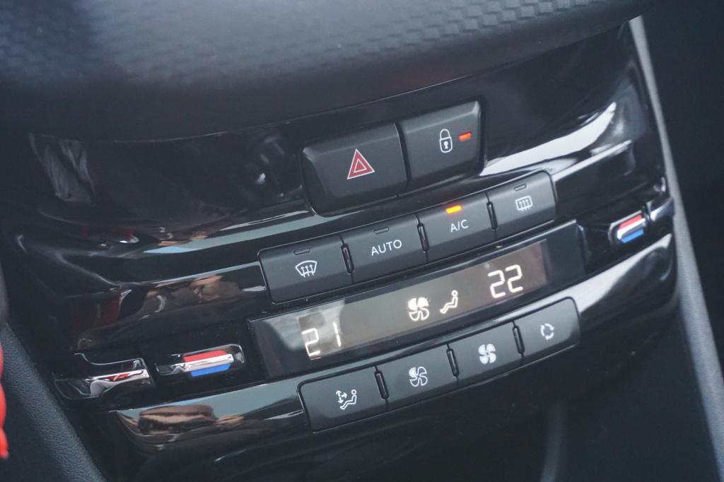 Peugeot 208 1.2 puretech gt-line airco / navi / cruise / camera / pano / ca