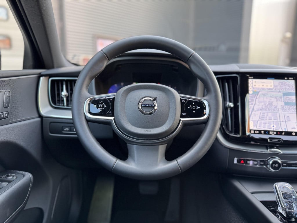 Volvo XC60 2.0 t6 plug-in hybrid awd plus black edition | trekhaak uitklapb