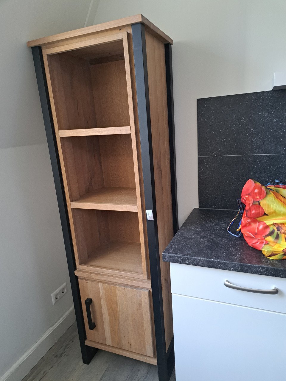 TV-meubel, boekenkastje, kast en tafel met 2 opklapbare stoeltjes