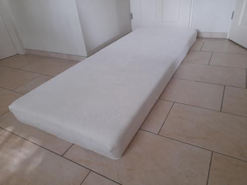 Matras 80 x 200 x 14  (in goede nette staat )