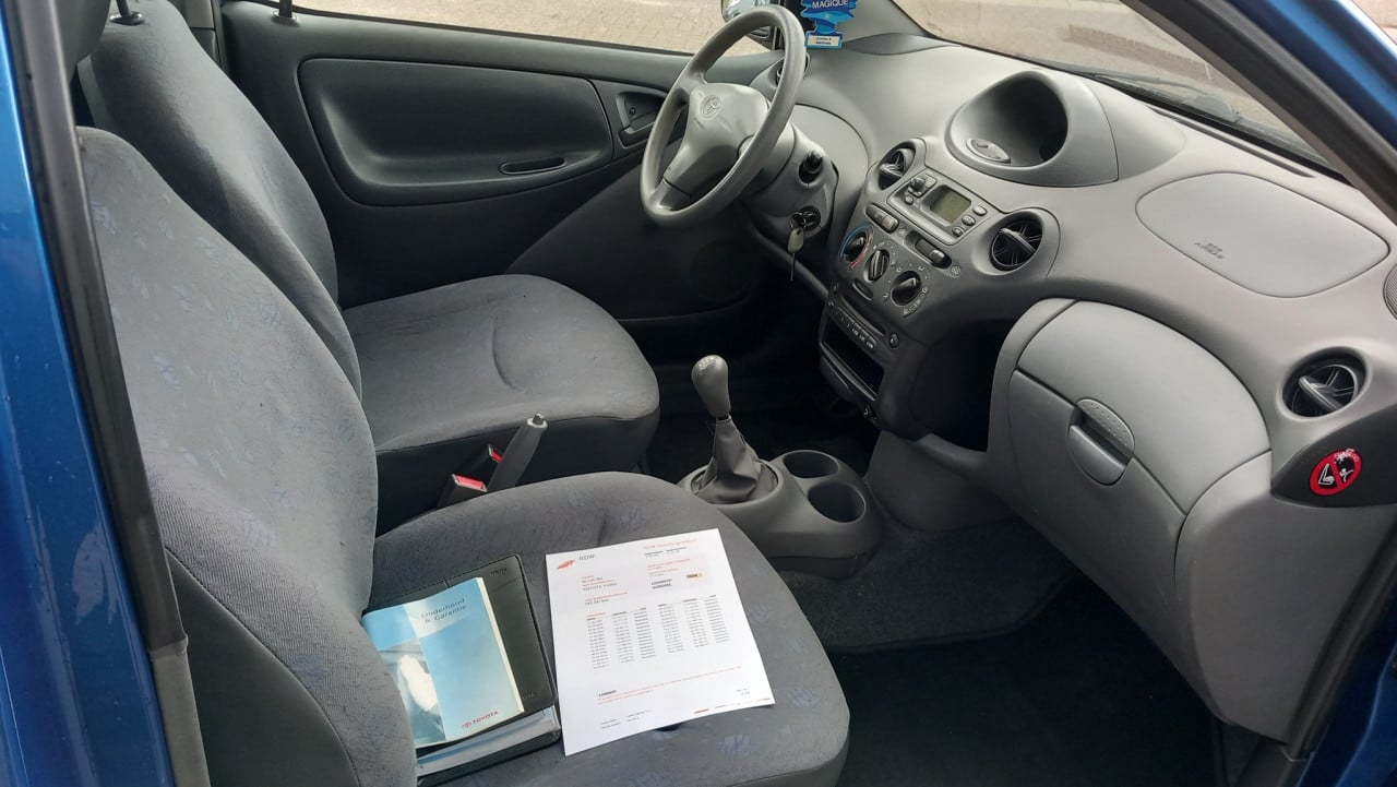 Toyota YARIS 1.0 VVT-I 3drs bj:2002 lm-velgen 143.000km