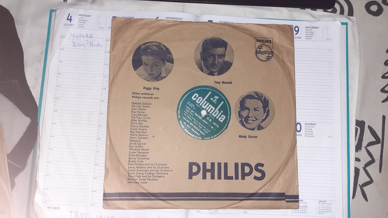 100 x *** SINGELTJES *** 45 toeren + 100 x LP's + CD's 100 x