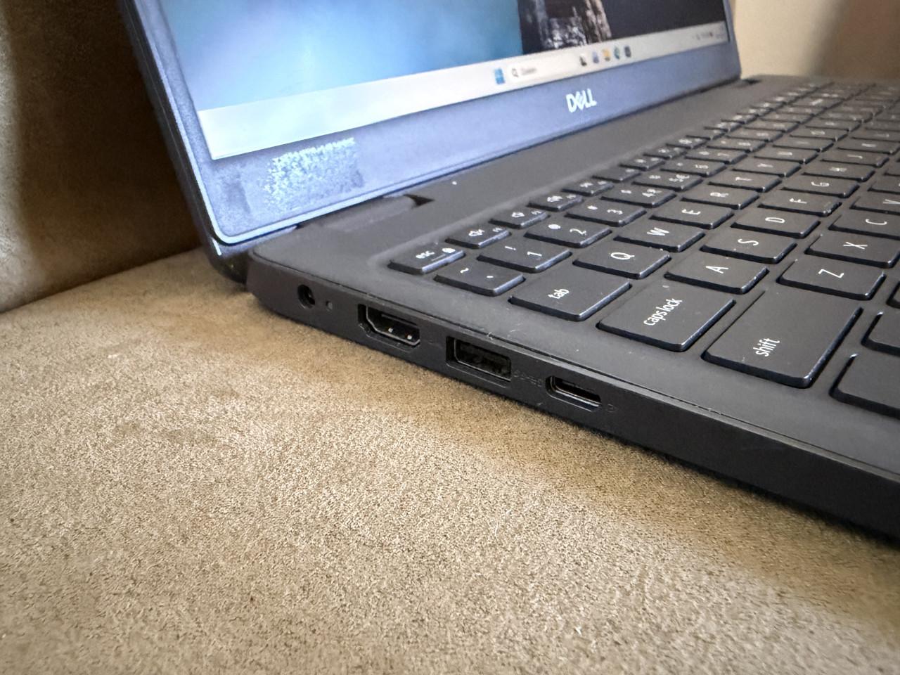 Dell Latitude | 15,6" | Intel i5 | 8GB | SSD + HDD | Windows 11