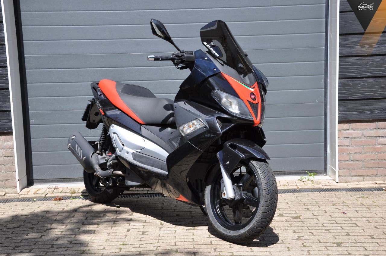 Aprilia SR Max 300 Rappe motorscooter!