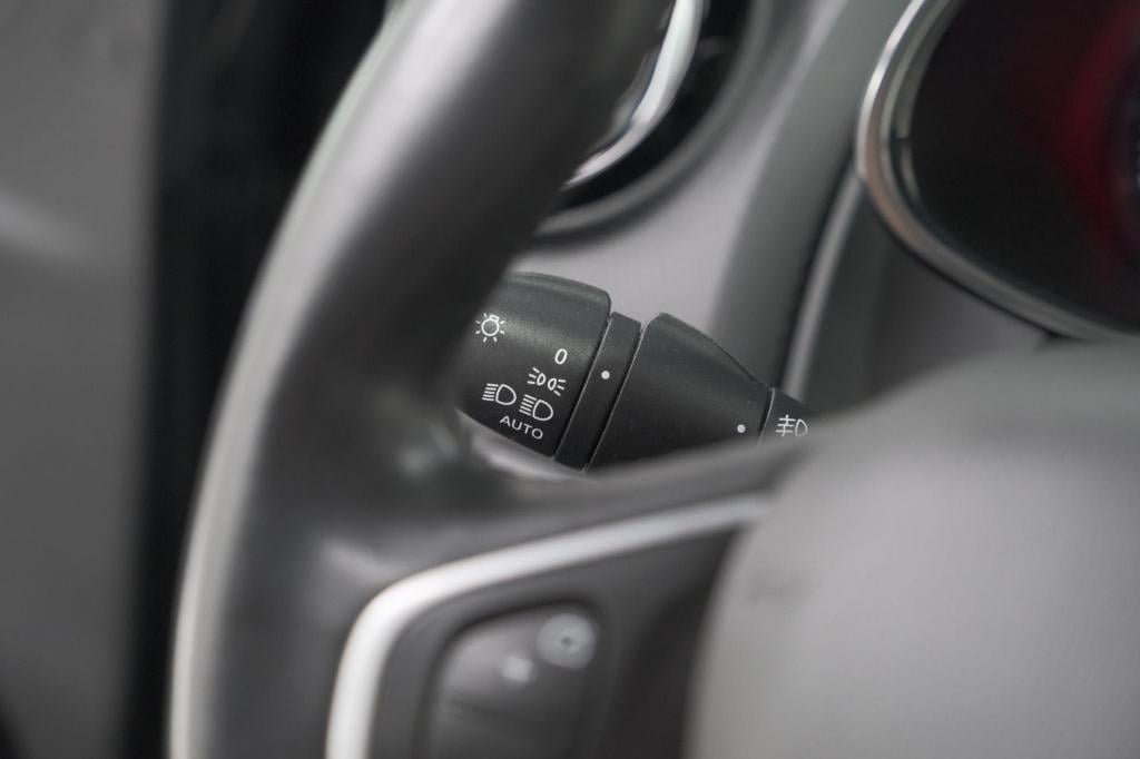 Renault Clio estate tce 90 intens | navigatie | parkeersensoren | climate c