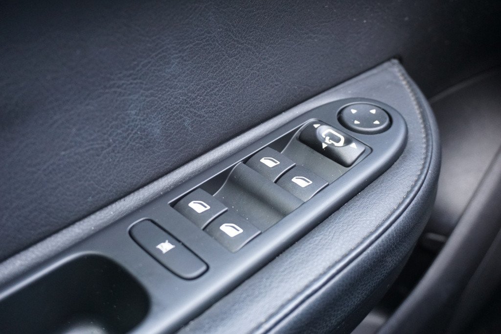 Peugeot 307 cc 2.0-16v climate / cruise controle / leder / nap