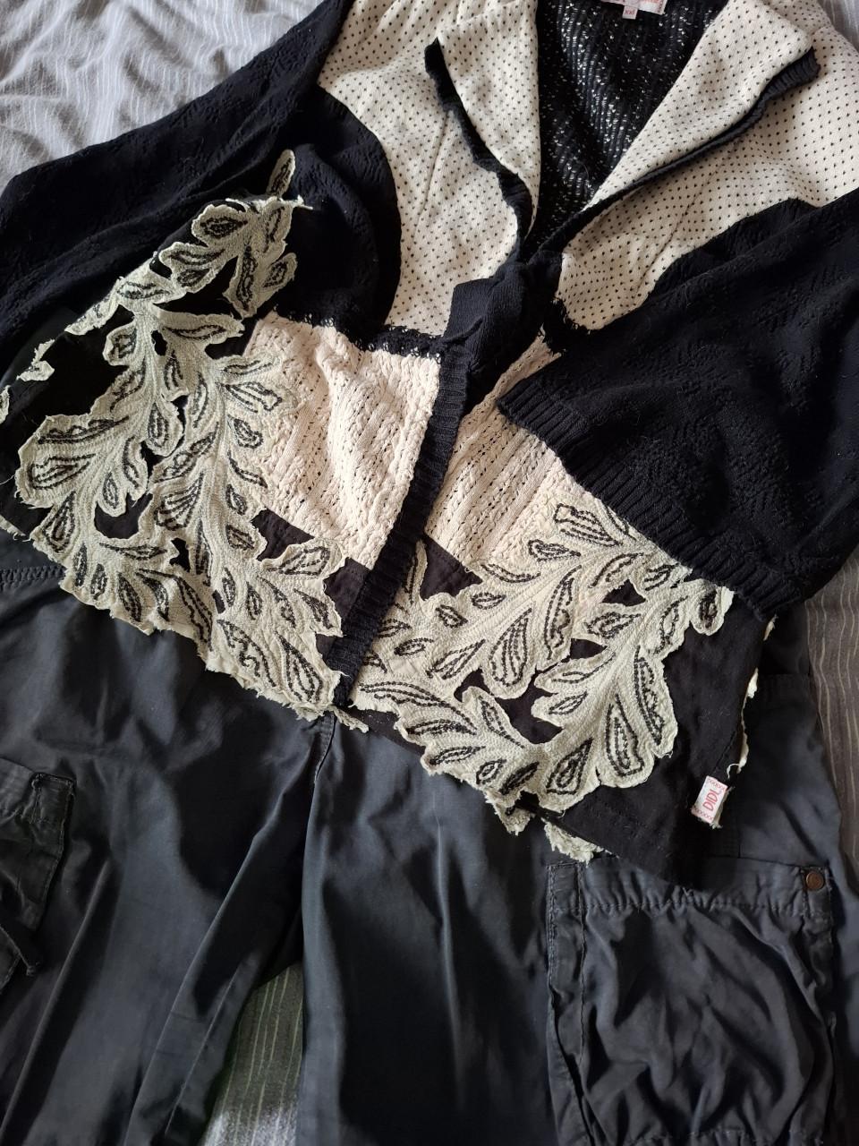 Didi broek met extra zakken en strikdetails. Grijszwart. Maat 44.