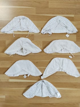 7 mooie Walcherse ondermutsen  Zeeuwse klederdracht.
