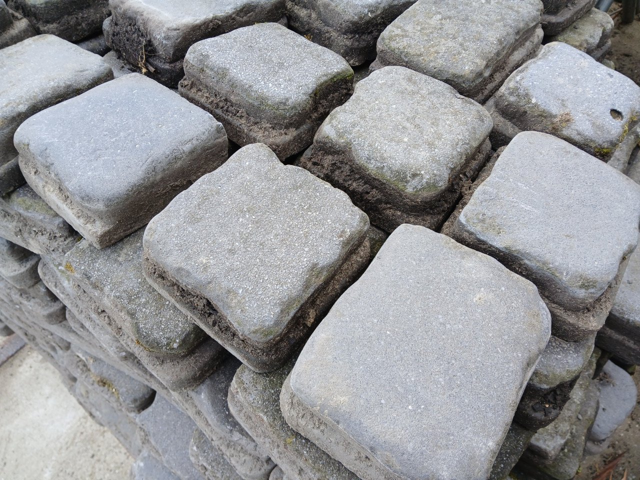 Bestrating Court stones ongeveer 12m2
