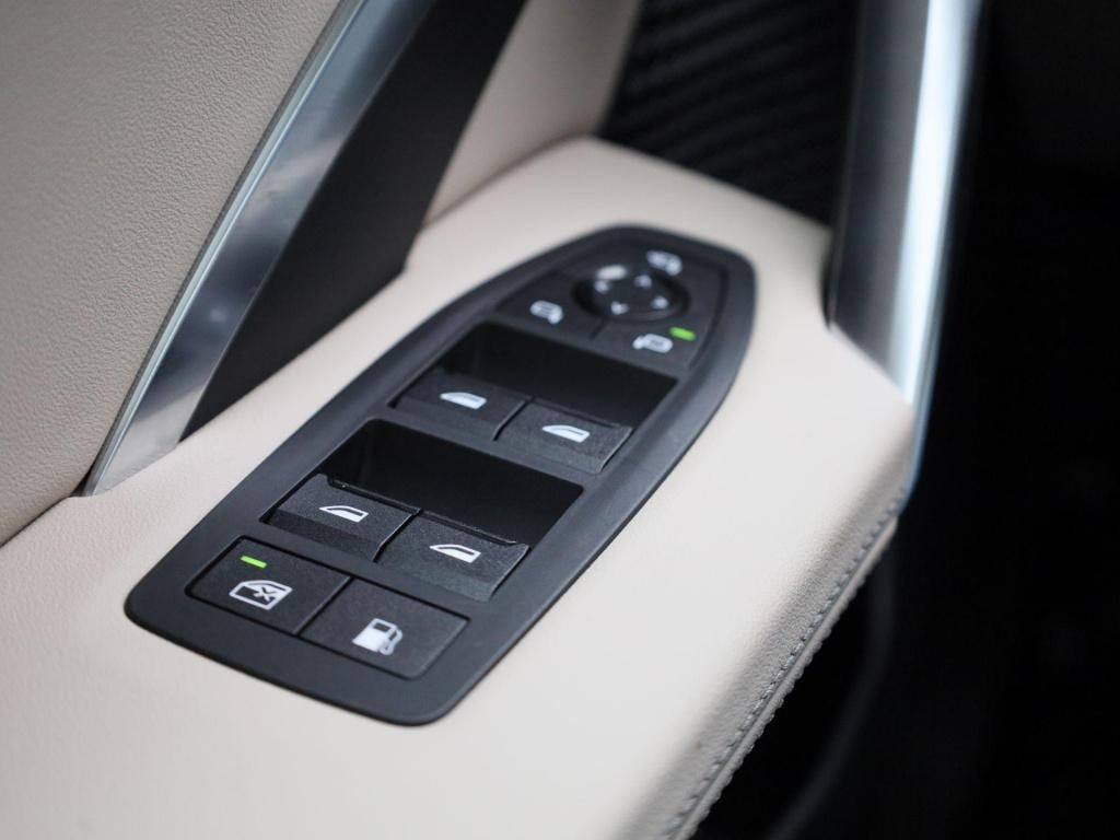 BMW X1 xdrive25e | automaat | leder | panorama dak | stoel verwarming | vir