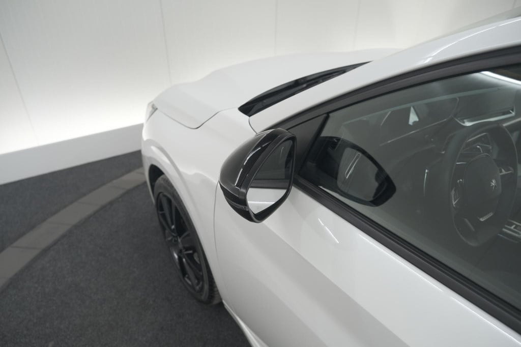 Peugeot 208 puretech 100 eat8 allure pack | camera | navigatie | apple carp