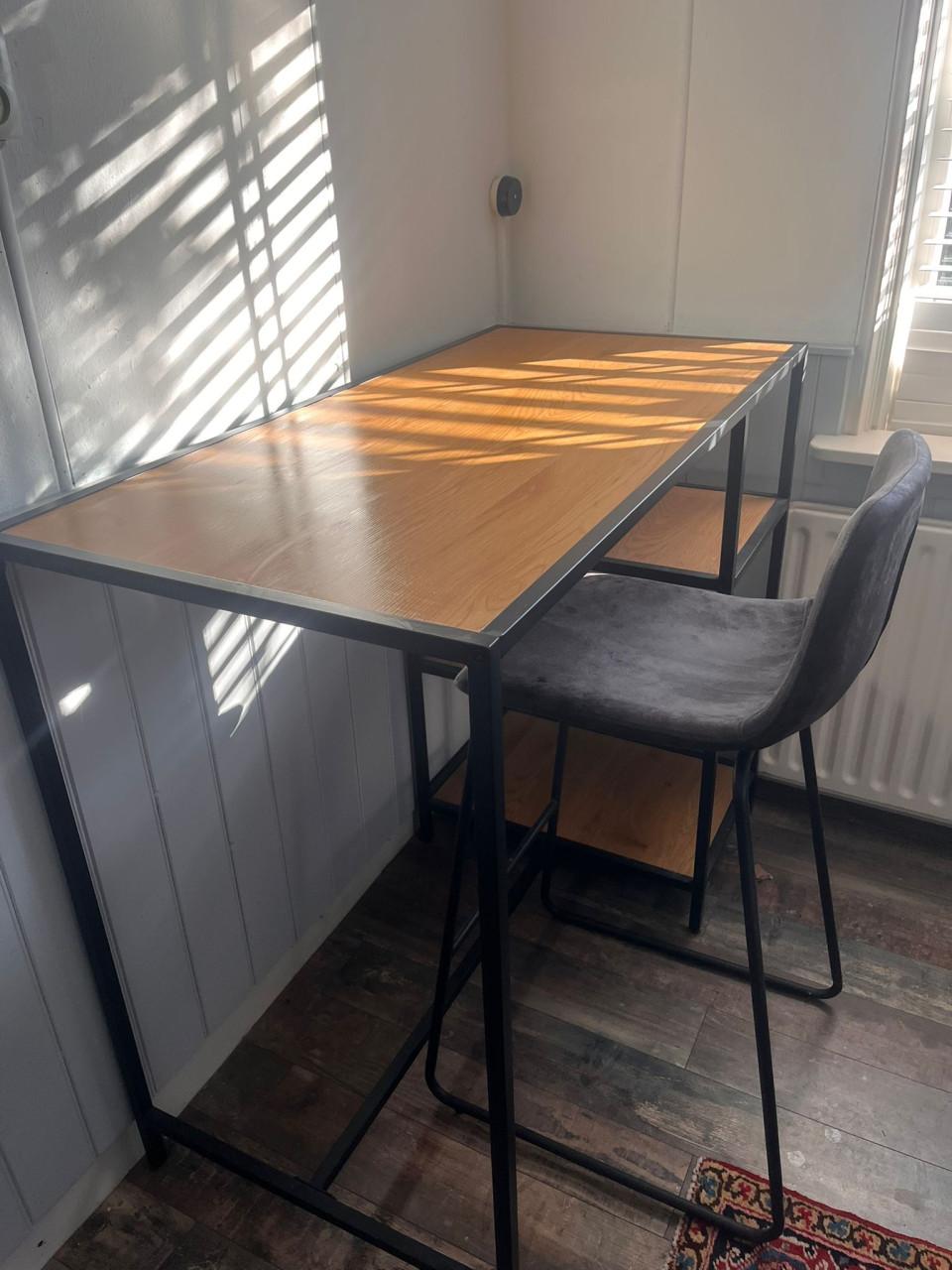 Bartafel + 3 barkrukken