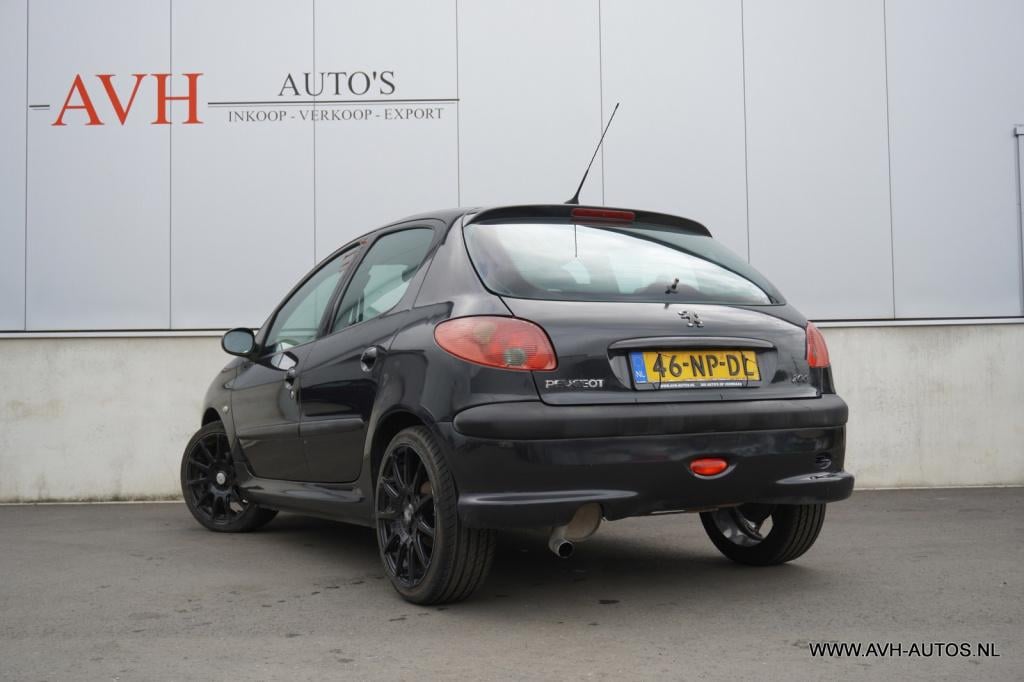Peugeot 206 1.4-16v gentry premium