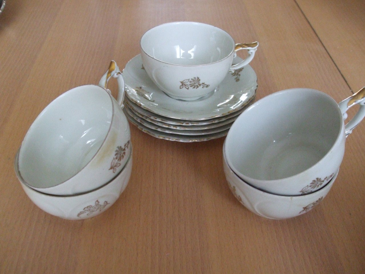Te koop gedeelte van een goed servies.(z.g.a.n.).