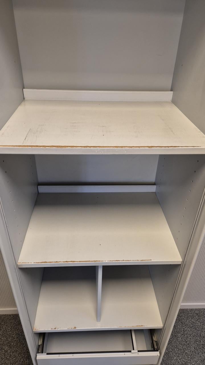 Kantoormeubelen bureau, ladekast, kast