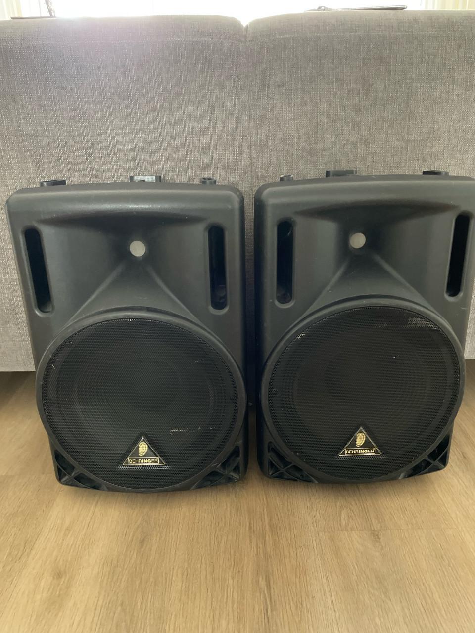 Set van 2 Behringer Eurolive B212A Actieve Speakers – 400W