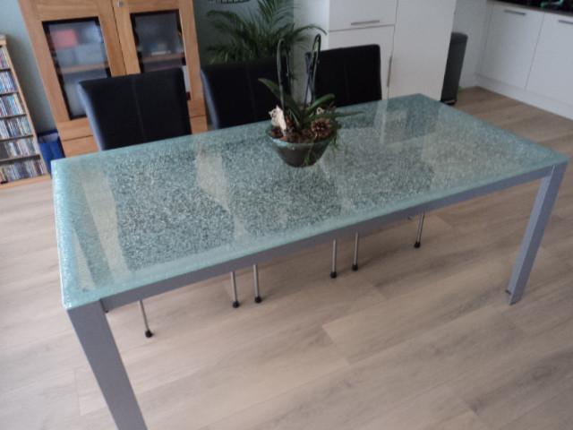 Te koop mooie crash glazen eettafel +salontafel met metalen poten grijs