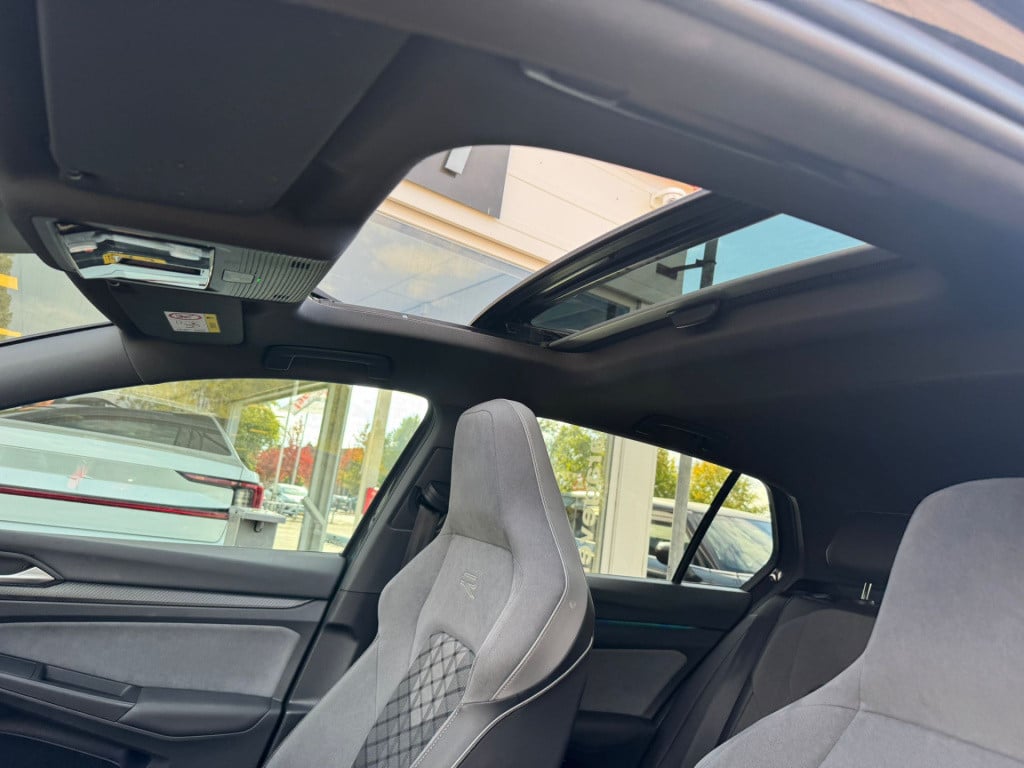 Volkswagen Golf 1.5 etsi r-line business