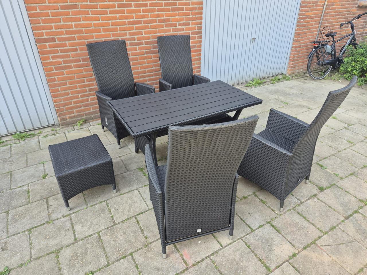 Tuinset, 4 verstelbare stoelen met tafel en poef (Bezorging mogelijk)