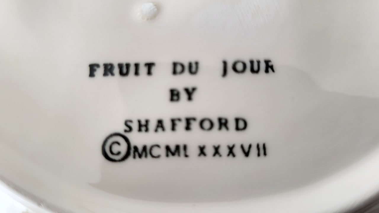Vintage (1987) barbotine bordje Fruit du Jour by Shafford
