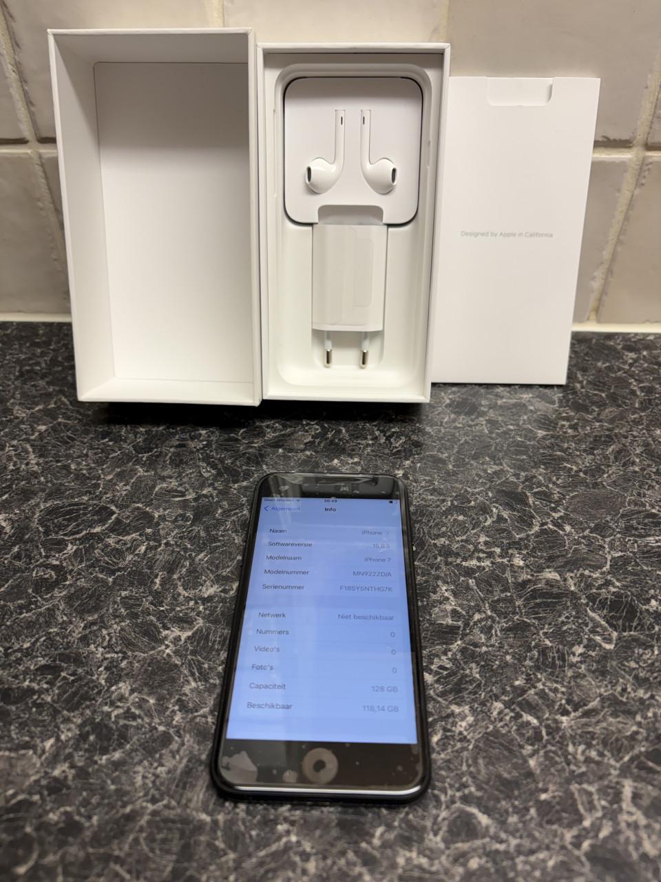 Apple iPhone 7 128GB black, compleet met lader, accu 81% €25,-