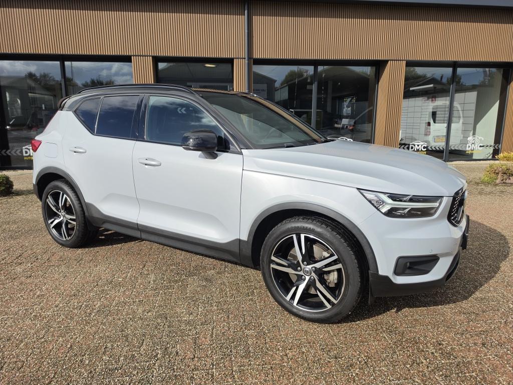 Volvo XC40 r design recharge plug-in hybrid lane assist | trekhaak | camera