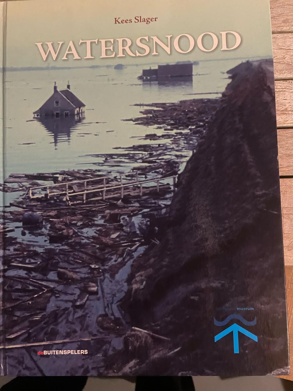 Te koop boek over de watersnood ramp