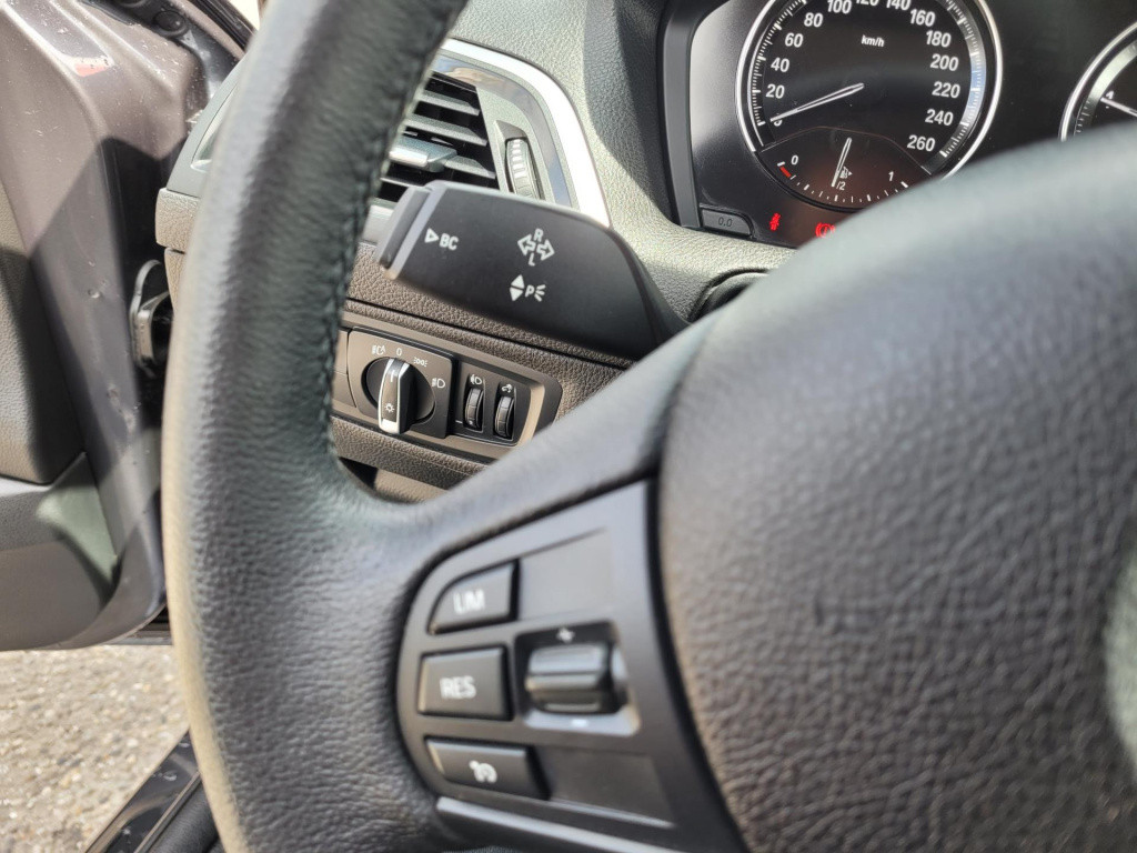 BMW 1 Serie 116i executive advantage . navi climate pdc lm velgen led stoel