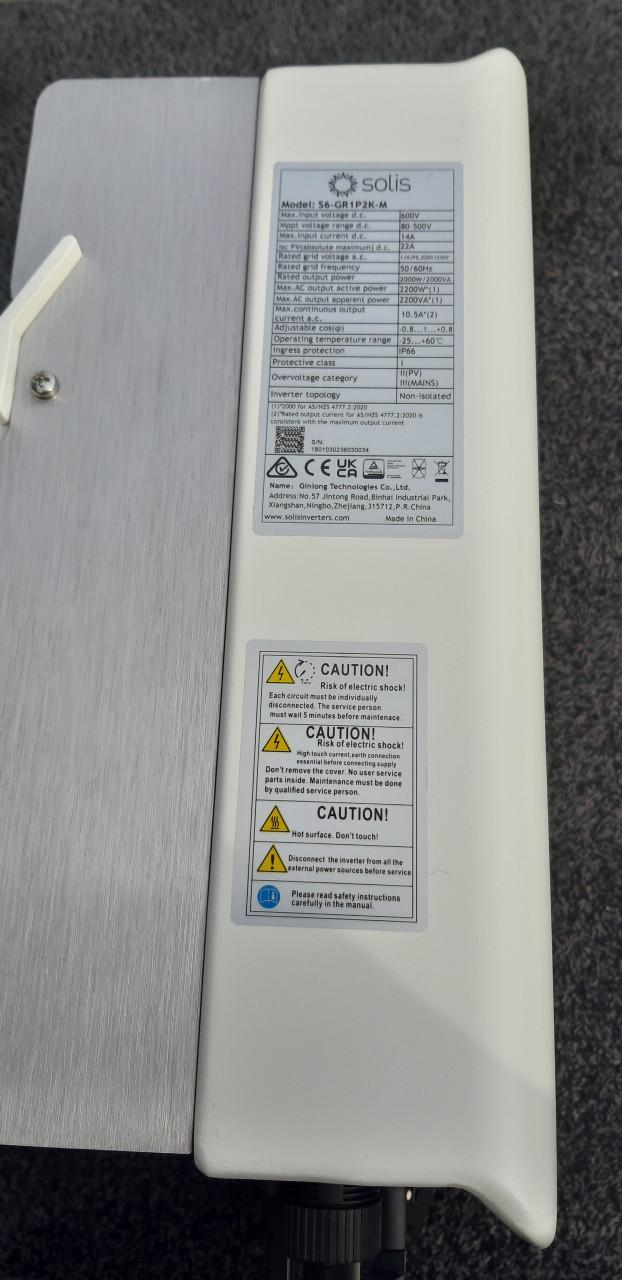 TE KOOP: Omvormer zonnepanelen.