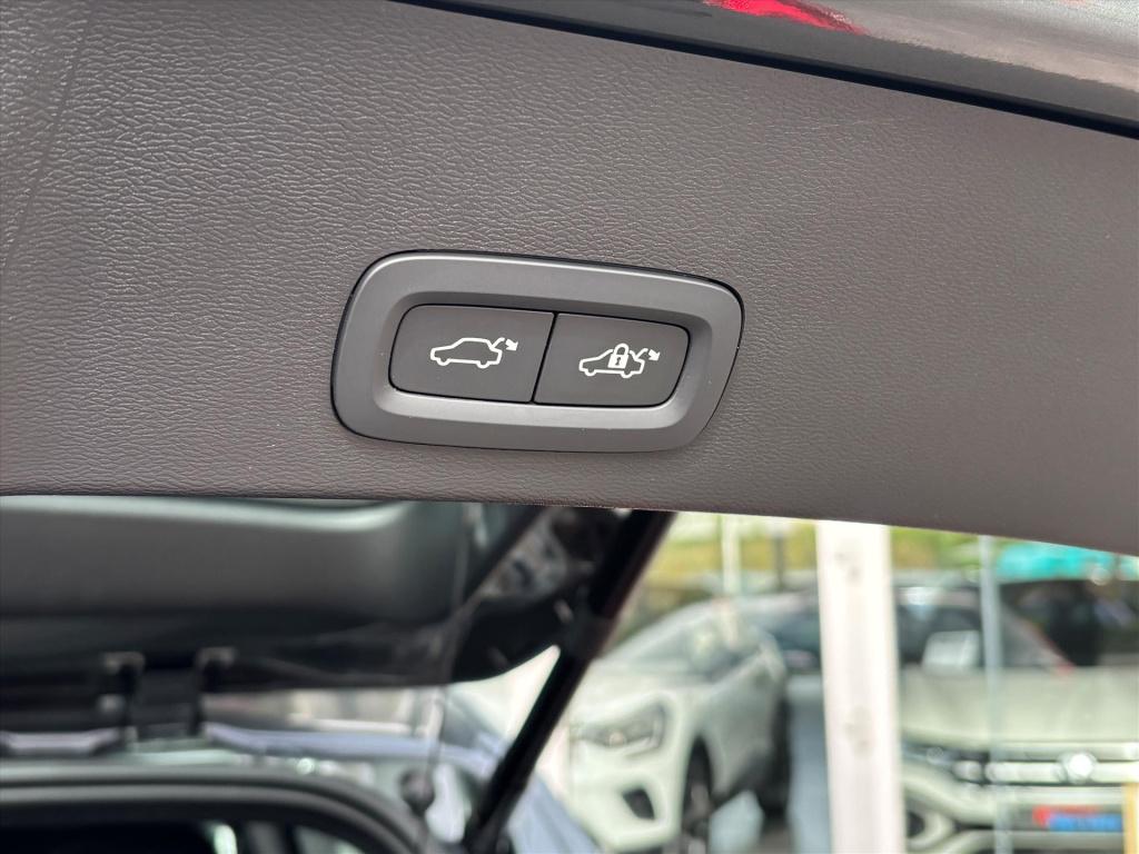 Volvo XC40 2.0 b4 b4 plus dark|stuur-stoel voorruitverwarm|blis| trekhaak| 