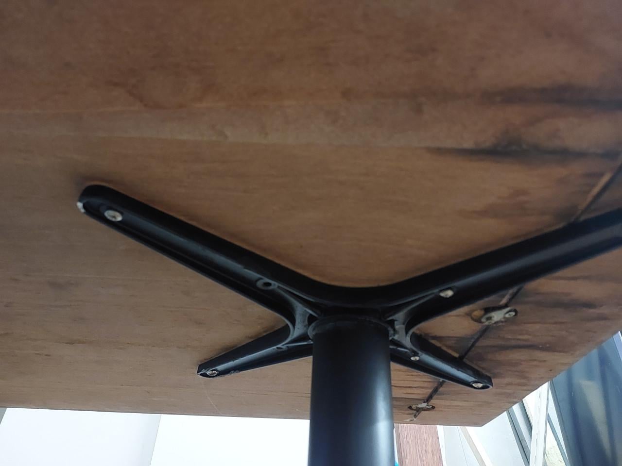Mooie tuintafel met eiken blad