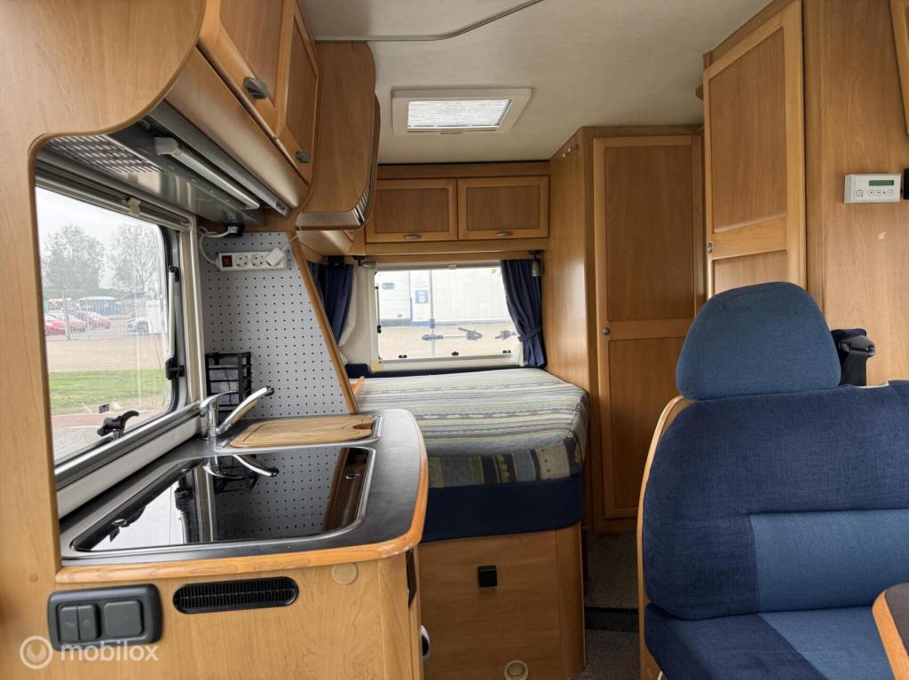 Hymer Onbekend b574 – ruime integraalcamper met vast bed én riant hefbed