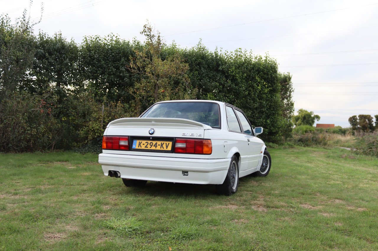 BMW E30 318is