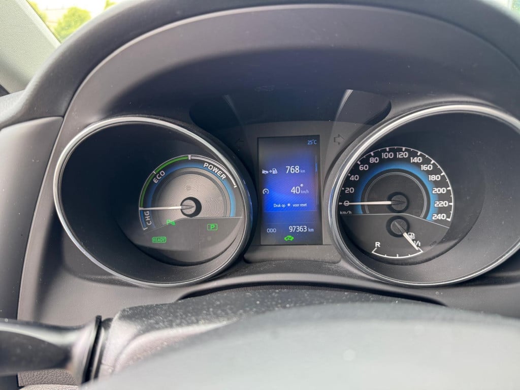 Toyota Auris 1.8 hybrid lease pro