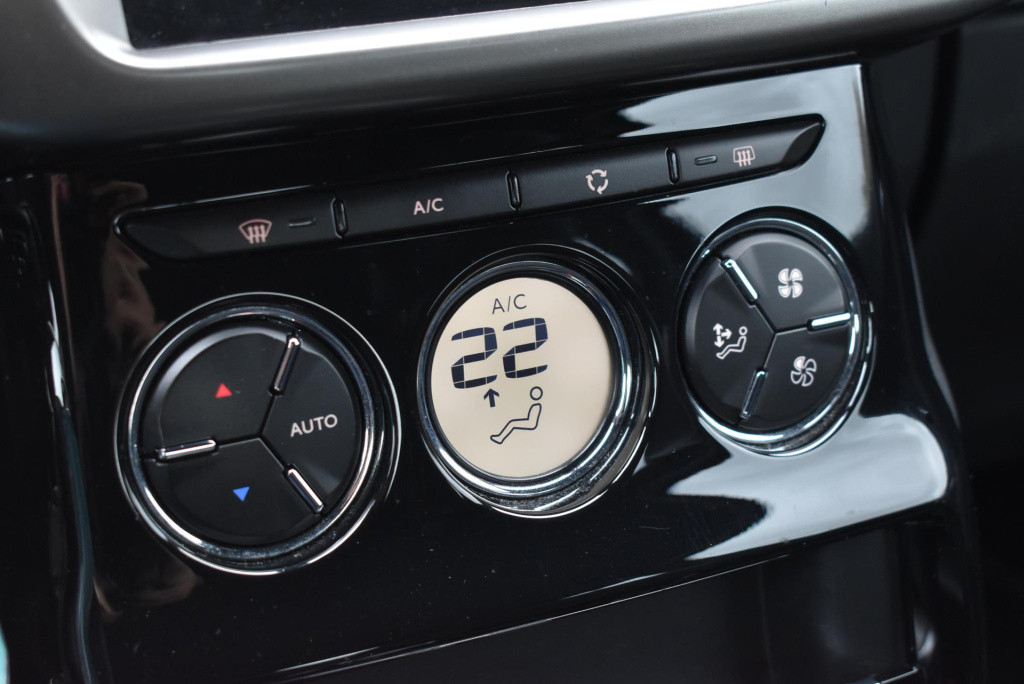 Ds Ds 3 1.2 puretech so chic | cruise control | climate control | navigatie