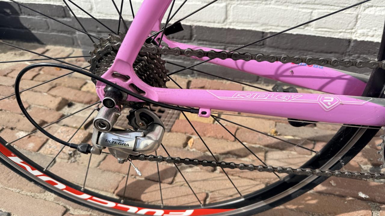 Roze ‘vintage’ dames race fiets