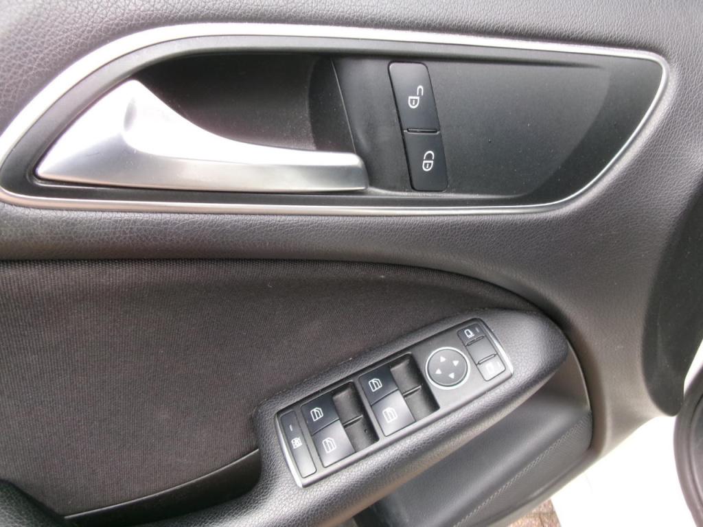 Mercedes-Benz B-Klasse 180 cdi automaat, airco, navi, pdc, trekhaak