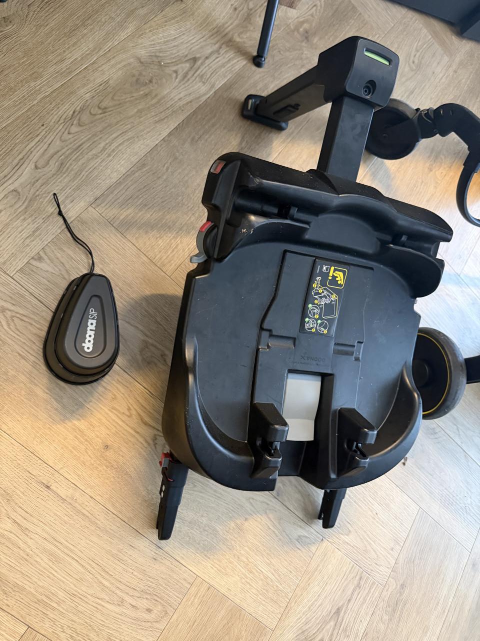 Doona X inclusief Isofix 1 jaar oud