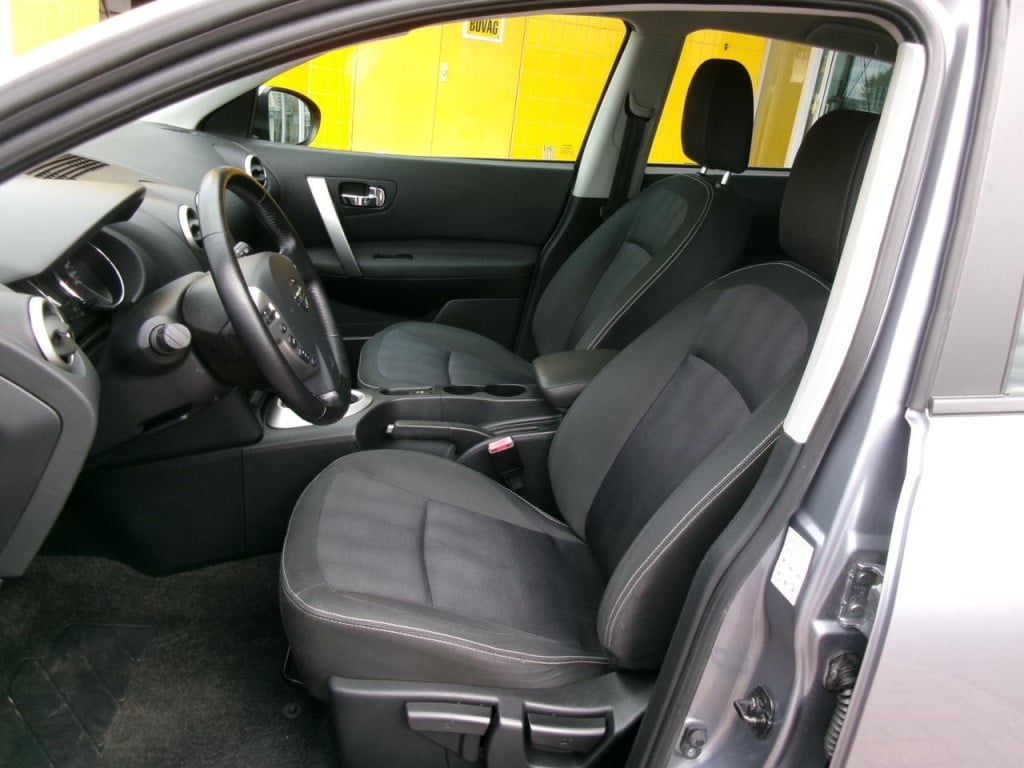 Nissan Qashqai 1.6 acenta airco, nav., camera, trekhaak, pdc