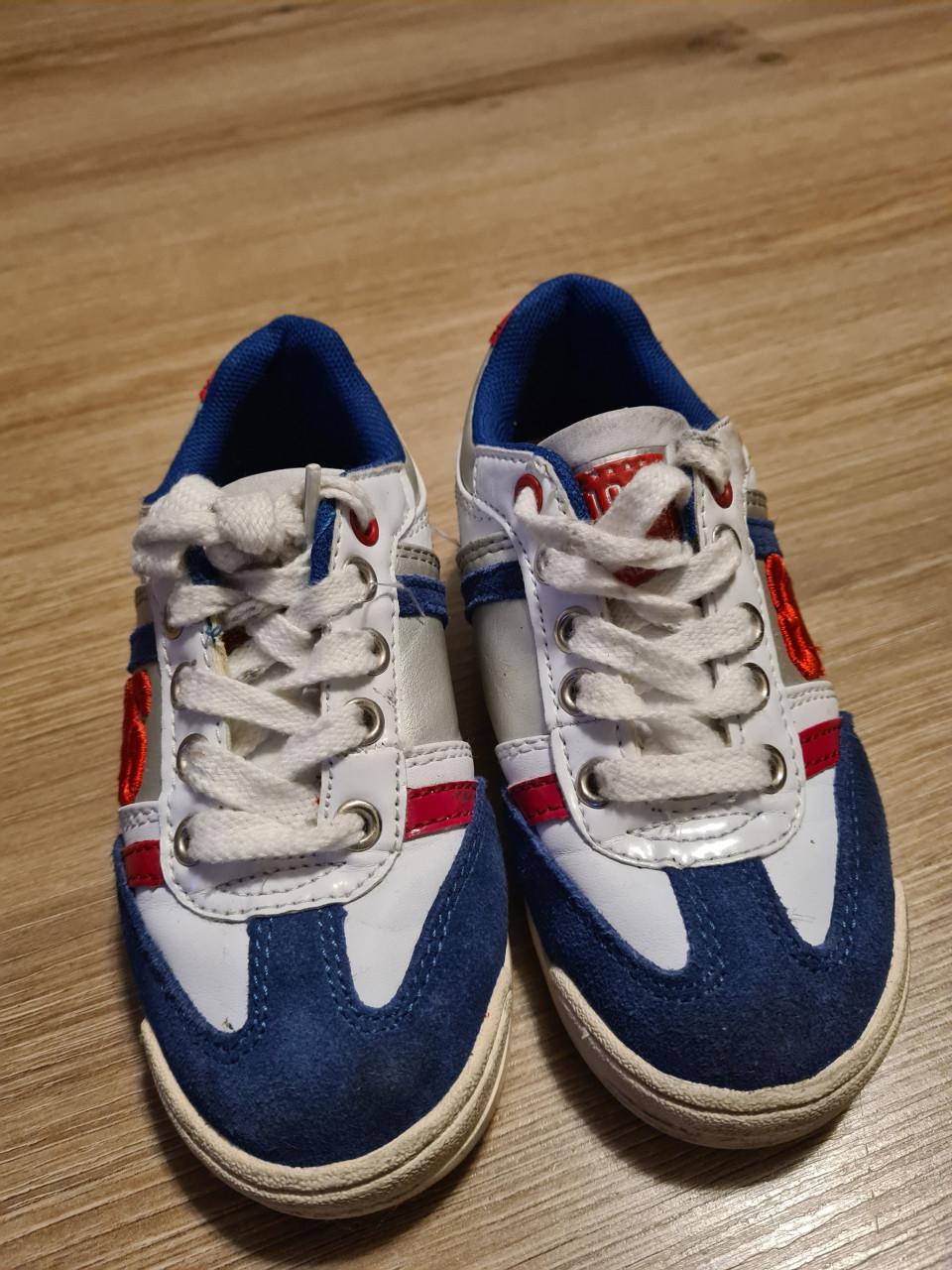 Sportschoenen maat 28