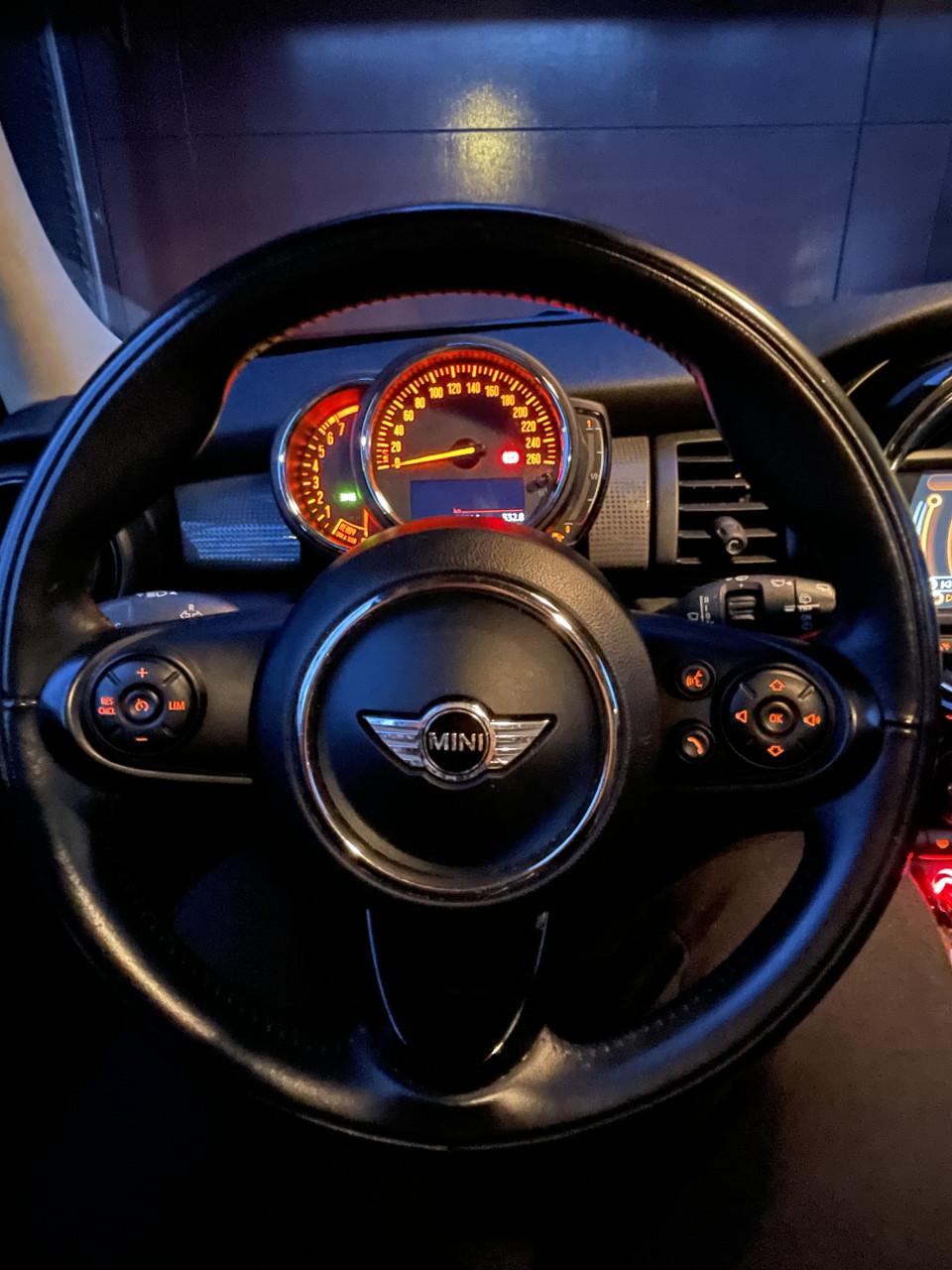 Te koop MINI Cooper 1.5 Business (origineel NL, 5-deurs, BT, Navi)