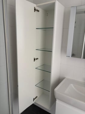 Wit Badkamer meubel met twee hoge kasten