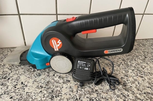 Accu graskantschaar