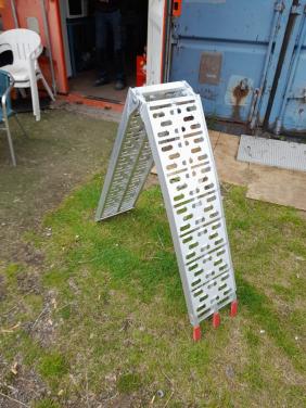 Oprijstuk voor bv op de auto. Aluminium.