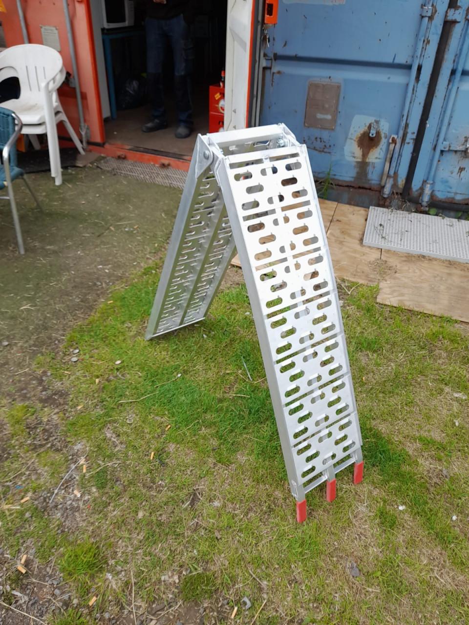 Oprijstuk voor bv op de auto. Aluminium.