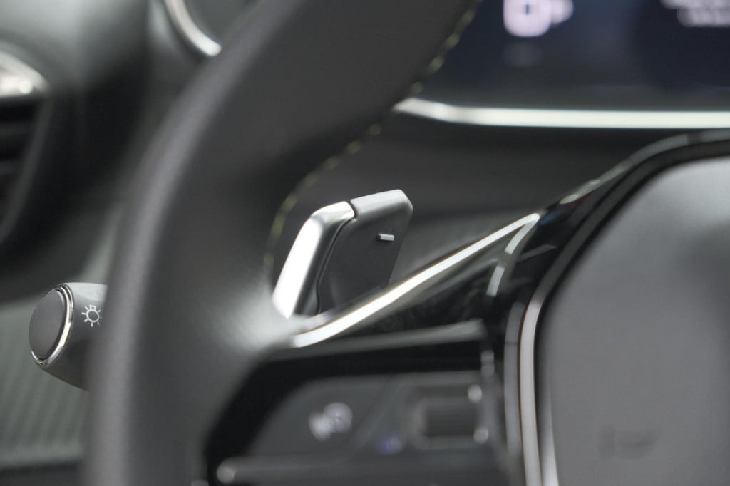 Peugeot 208 hybrid 136 e-dcs6 gt | camera | navigatie | parkeersensoren