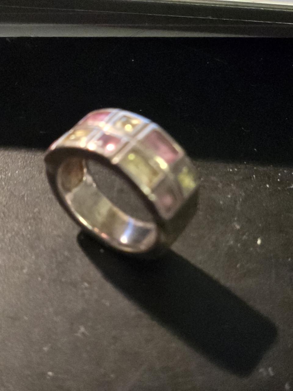Zilveren ring met ingelegde vierkante, tweekleurige zirkonia,Maat 17 mm