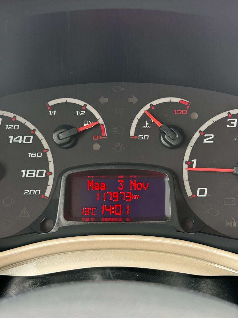 Ford KA 1.2 - titanium - airco