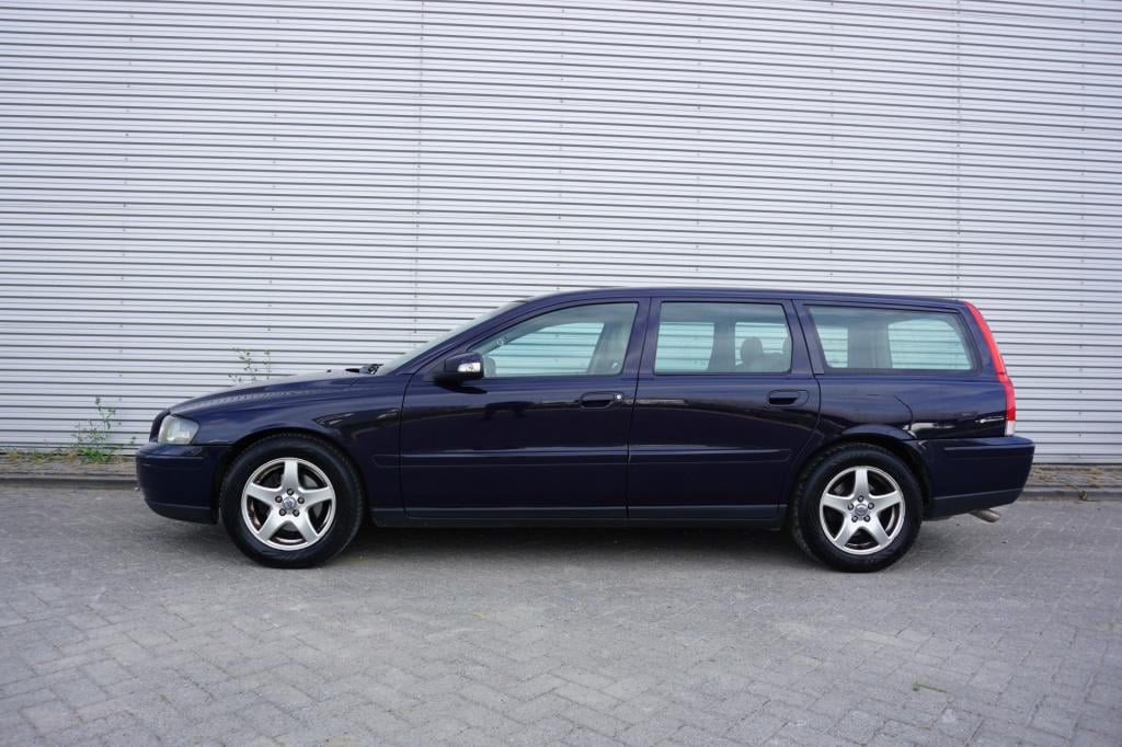 Volvo V70 2.4d edition airco / cruise / elektr. ramen / trekhaak / lm velge