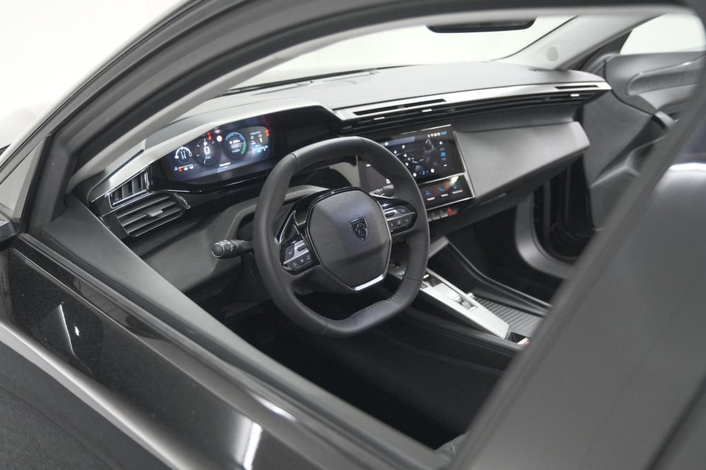 Peugeot 408 1.2 hybrid 136 e-dsc6 allure | 360 camera | navigatie | parkeer